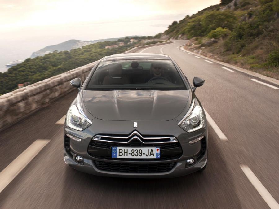  Citroen DS5 2011 года  (фото 2 из 33)